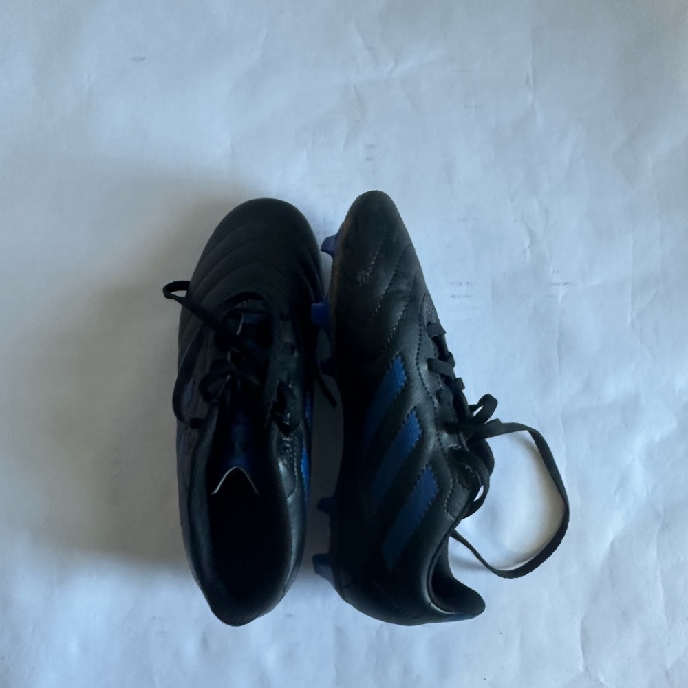 Adidas Boy’s Black and Blue Soccer Shoes - Picture 5 of 8
